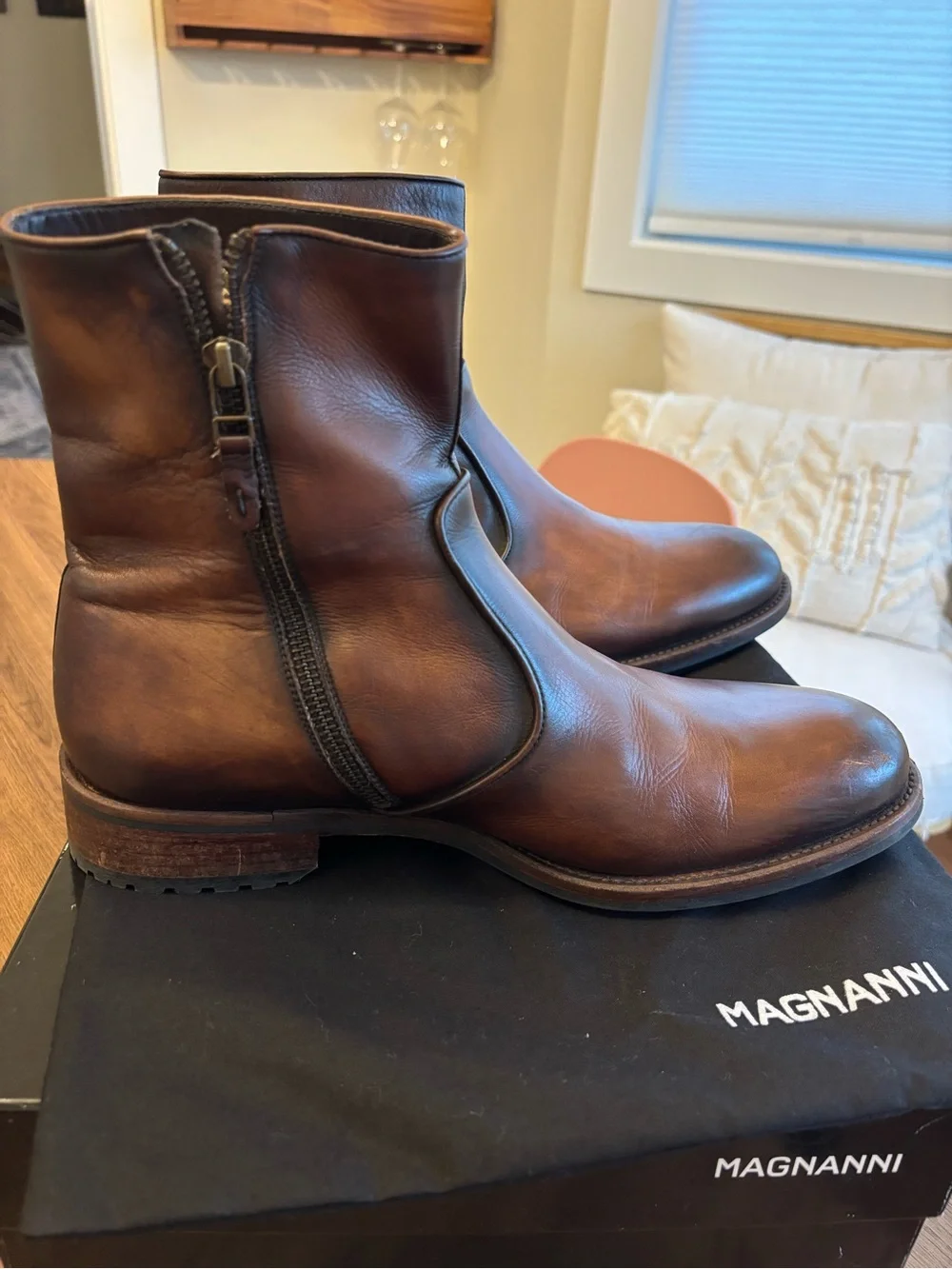 Magnanni Leather Lyon Chelsea Boot